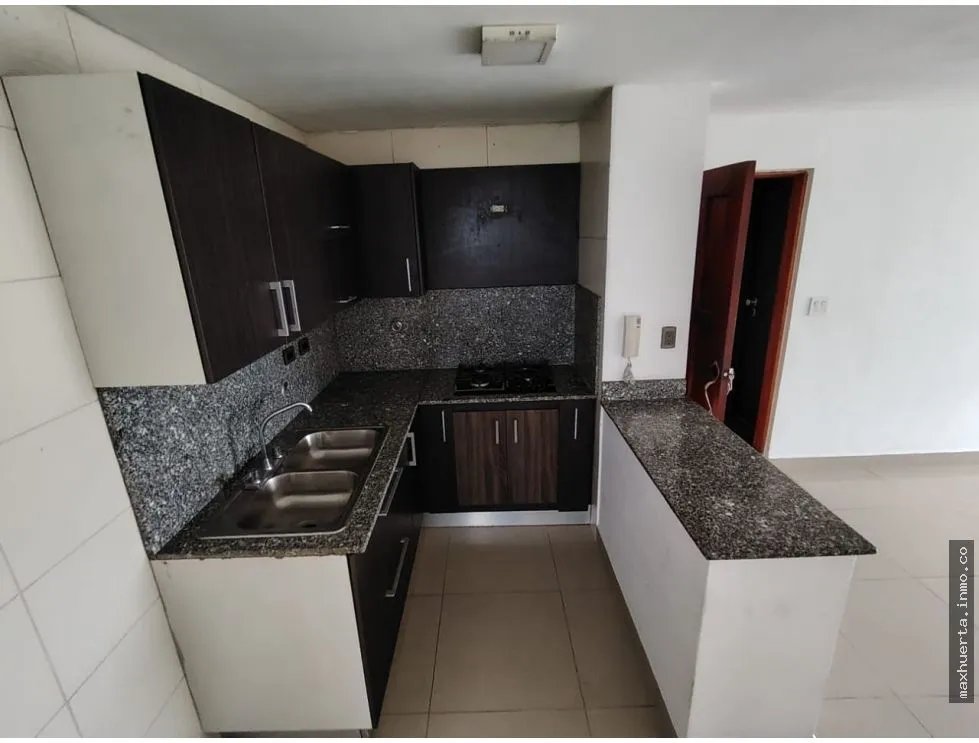 FOR SALE: 4 ISLAS PH APARTMENT