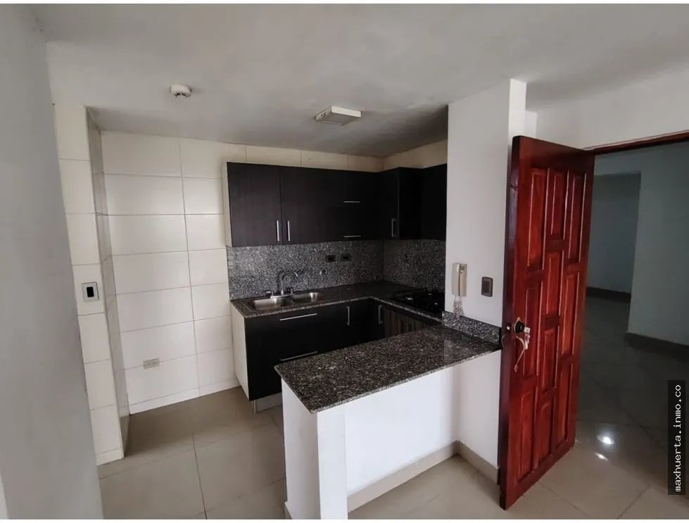 FOR SALE: 4 ISLAS PH APARTMENT