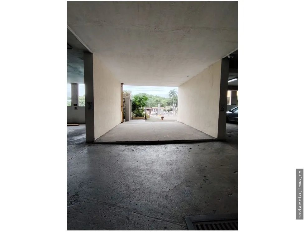 FOR SALE: 4 ISLAS PH APARTMENT