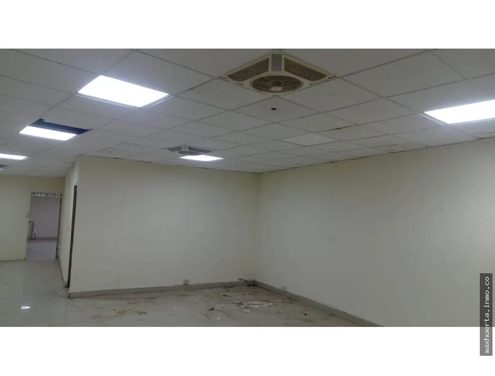 VENDO Plaza comercial en Aguadulce
