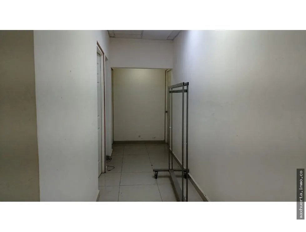 VENDO Plaza comercial en Aguadulce