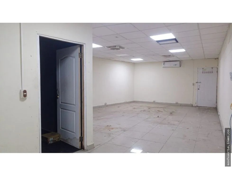 VENDO Plaza comercial en Aguadulce