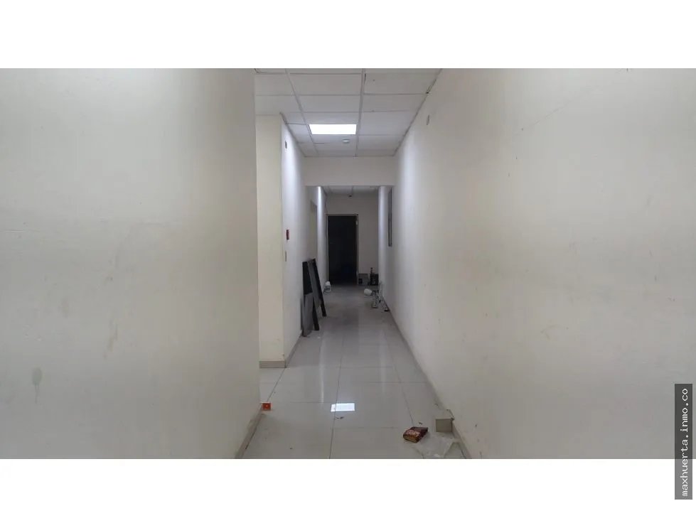 VENDO Plaza comercial en Aguadulce