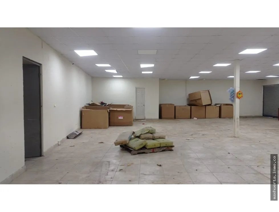 VENDO Plaza comercial en Aguadulce