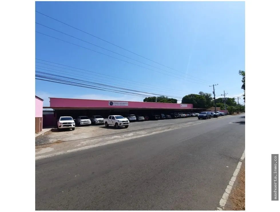 VENDO Plaza comercial en Aguadulce