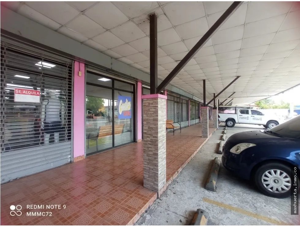 VENDO Plaza comercial en Aguadulce