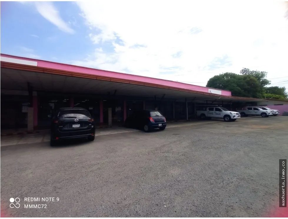 VENDO Plaza comercial en Aguadulce