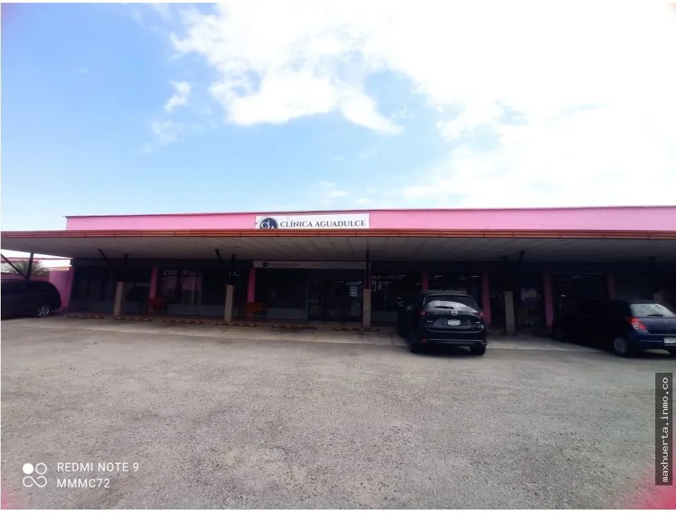 VENDO Plaza comercial en Aguadulce