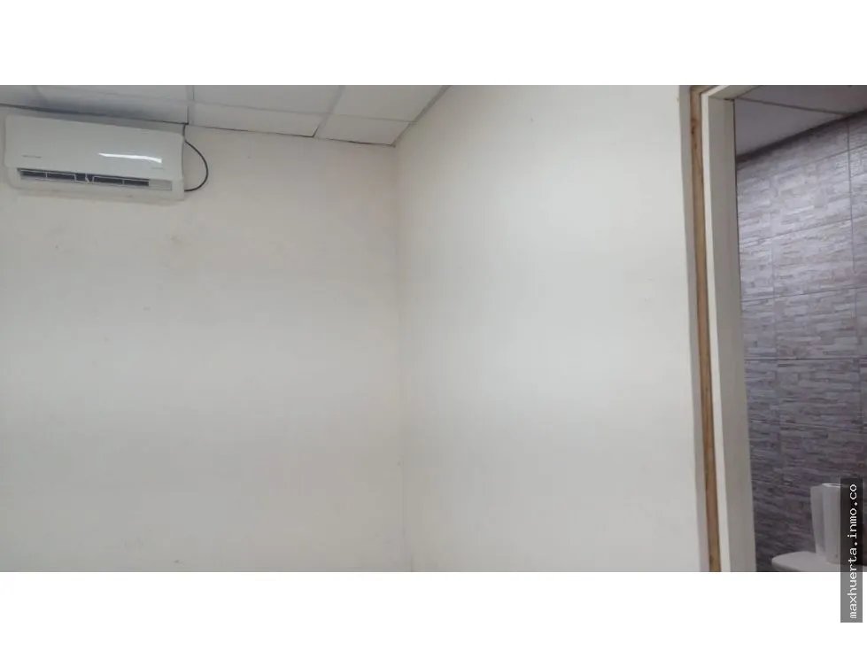 VENDO Plaza comercial en Aguadulce