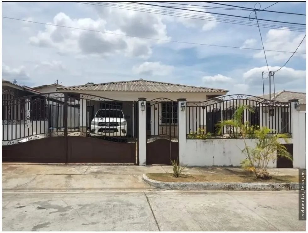VENDO CASA EN PARQUES DE OVIEDO, HATO MONTAÑA