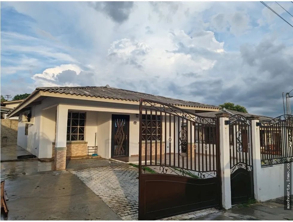 VENDO CASA EN PARQUES DE OVIEDO, HATO MONTAÑA