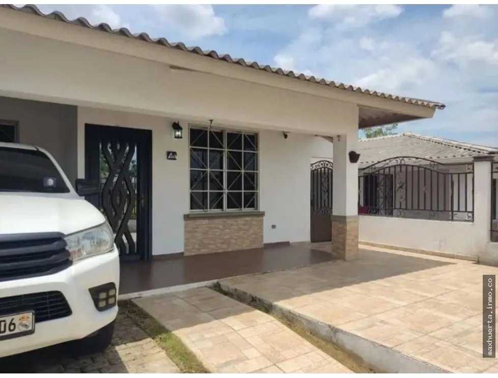 VENDO CASA EN PARQUES DE OVIEDO, HATO MONTAÑA