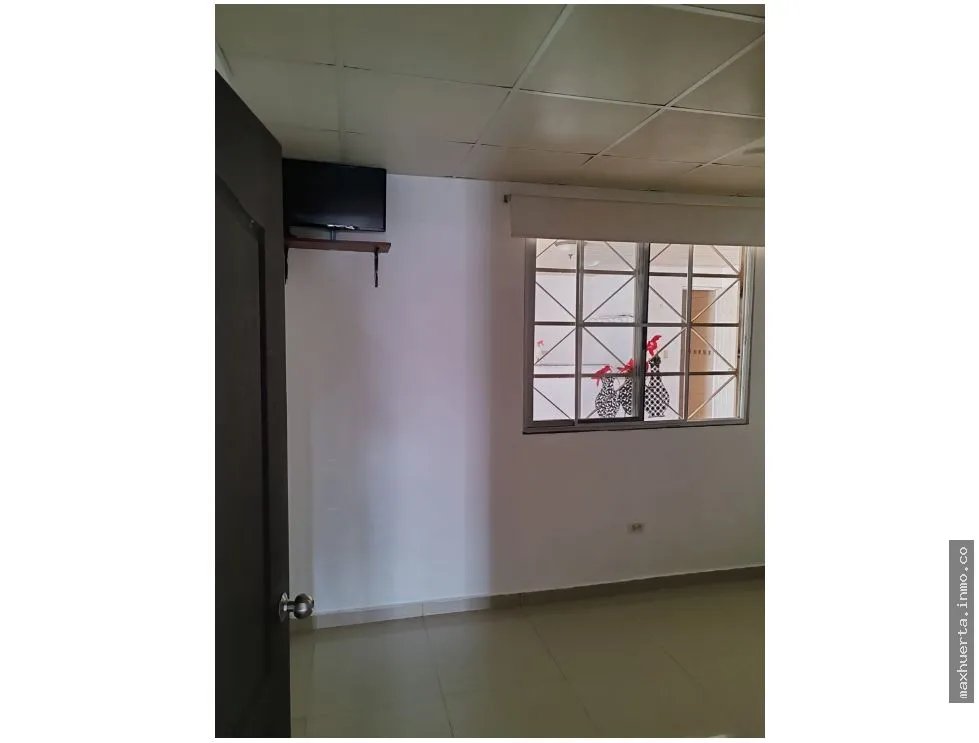 VENDO CASA EN PARQUES DE OVIEDO, HATO MONTAÑA