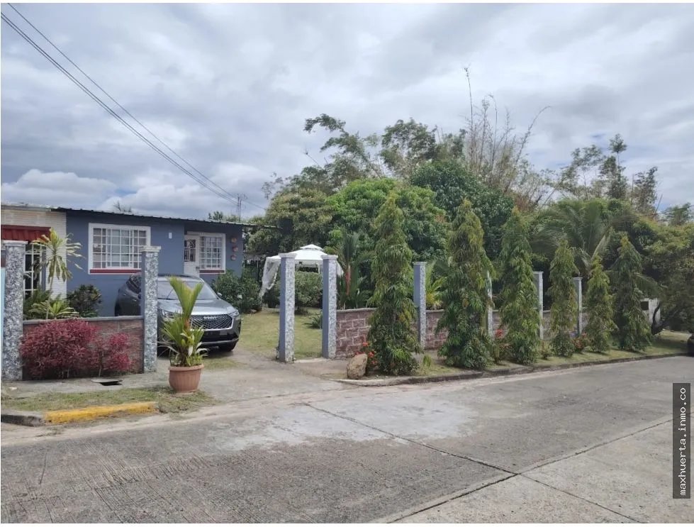 VENDO  CASA EN LA ESTANCIA
