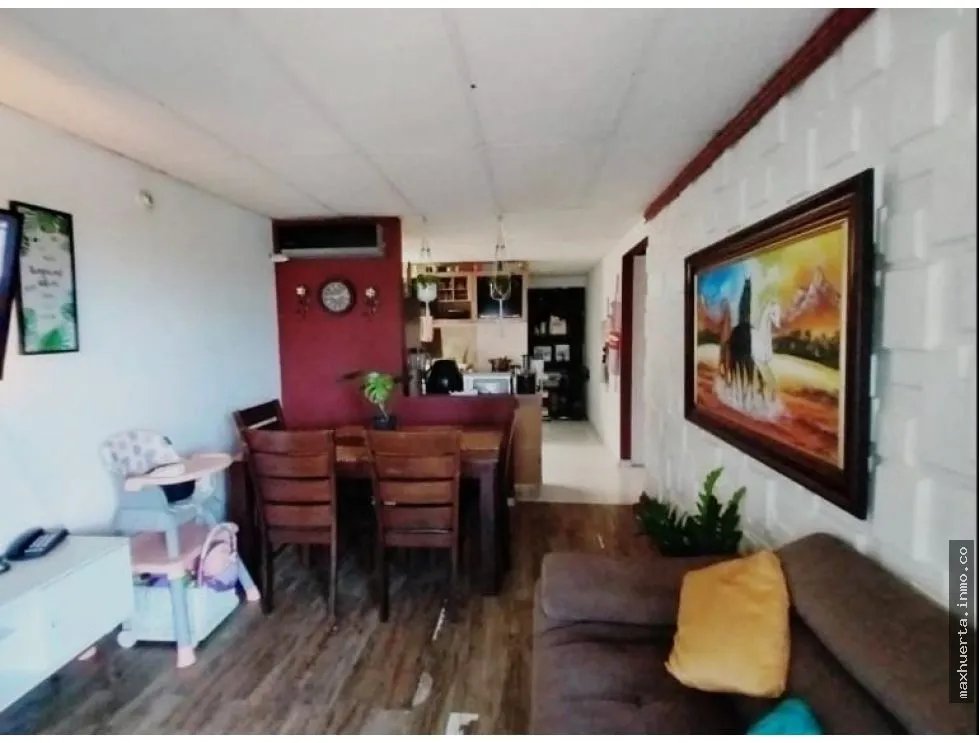 VENDO  CASA EN LA ESTANCIA