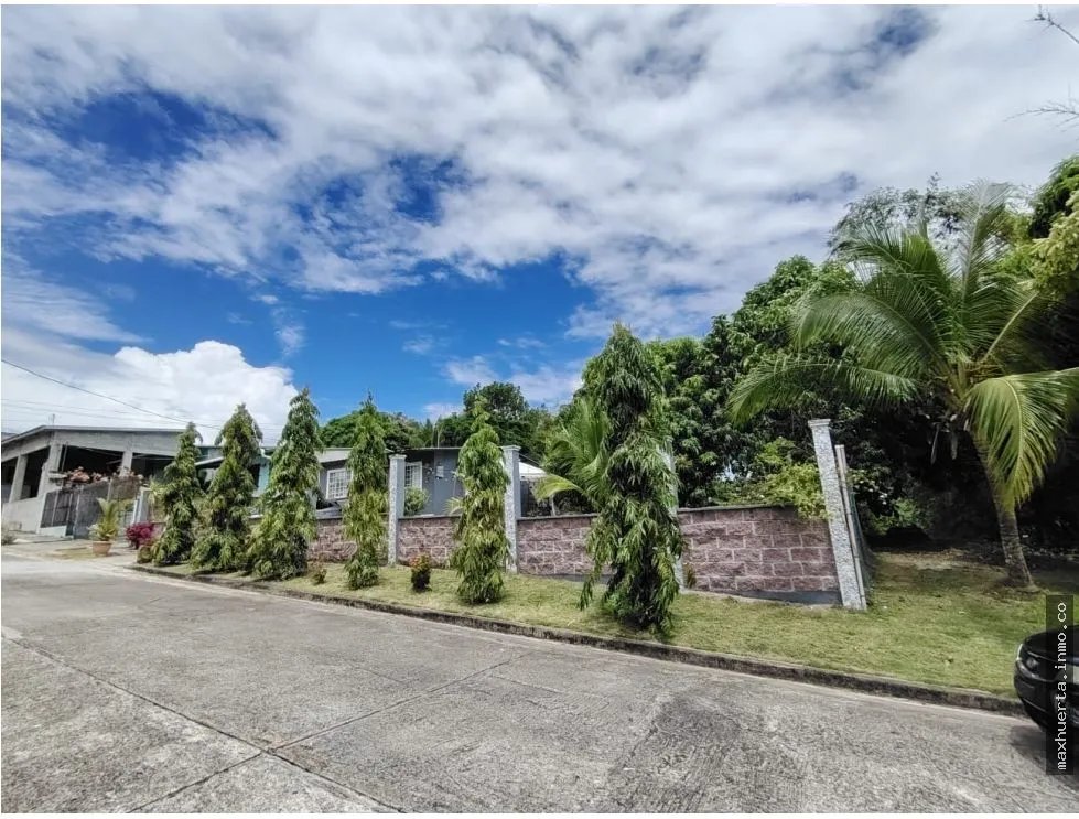 VENDO  CASA EN LA ESTANCIA