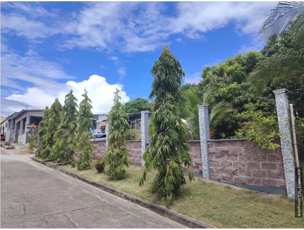 VENDO  CASA EN LA ESTANCIA