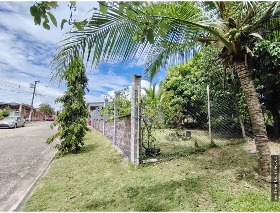 VENDO  CASA EN LA ESTANCIA