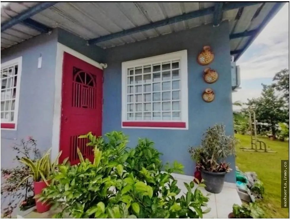 VENDO  CASA EN LA ESTANCIA
