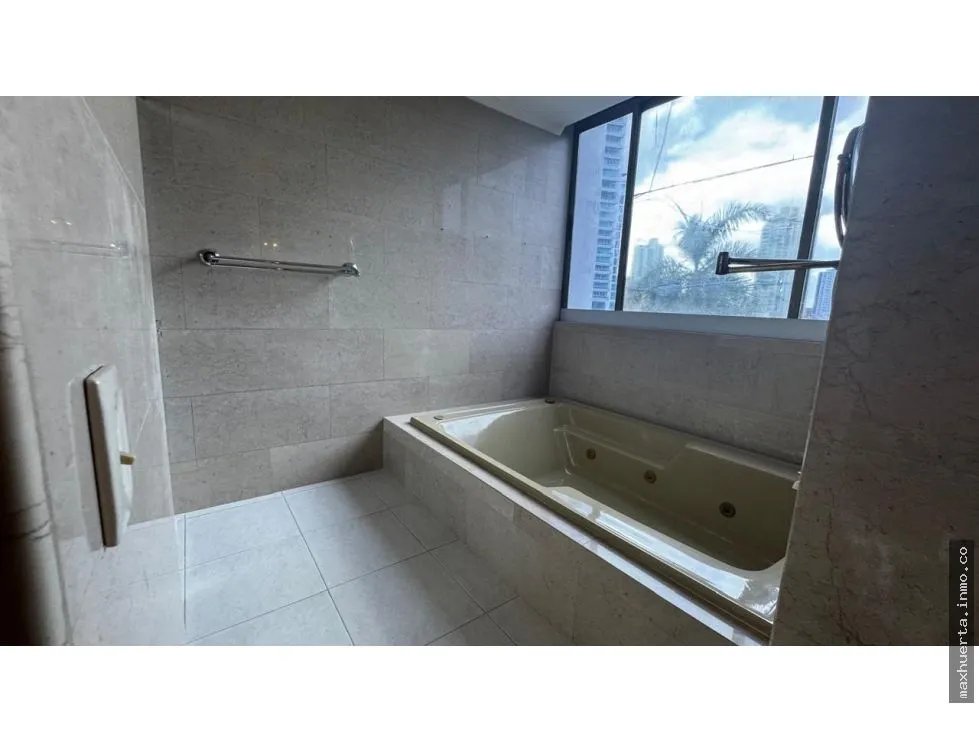 Vendo apartamento en PH Torre Cerromar, Bella Vista
