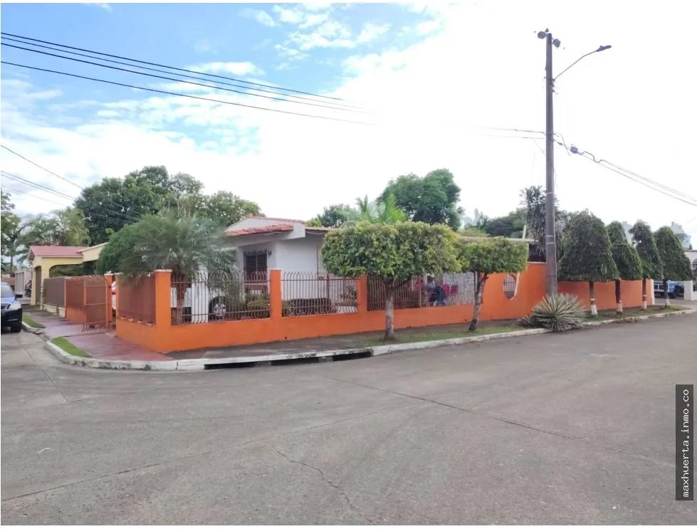 VENDO CASA EN CHANIS , ALTOS DEL ROMERAL
