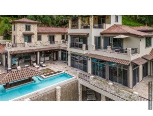 Se vende Mansión en Boquete - Chiriquí