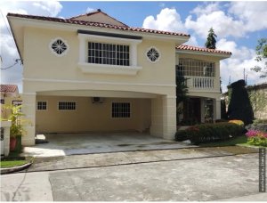 Venta Casa en Bosques de los Cibeles, Altos de Panama (NEB-9538)