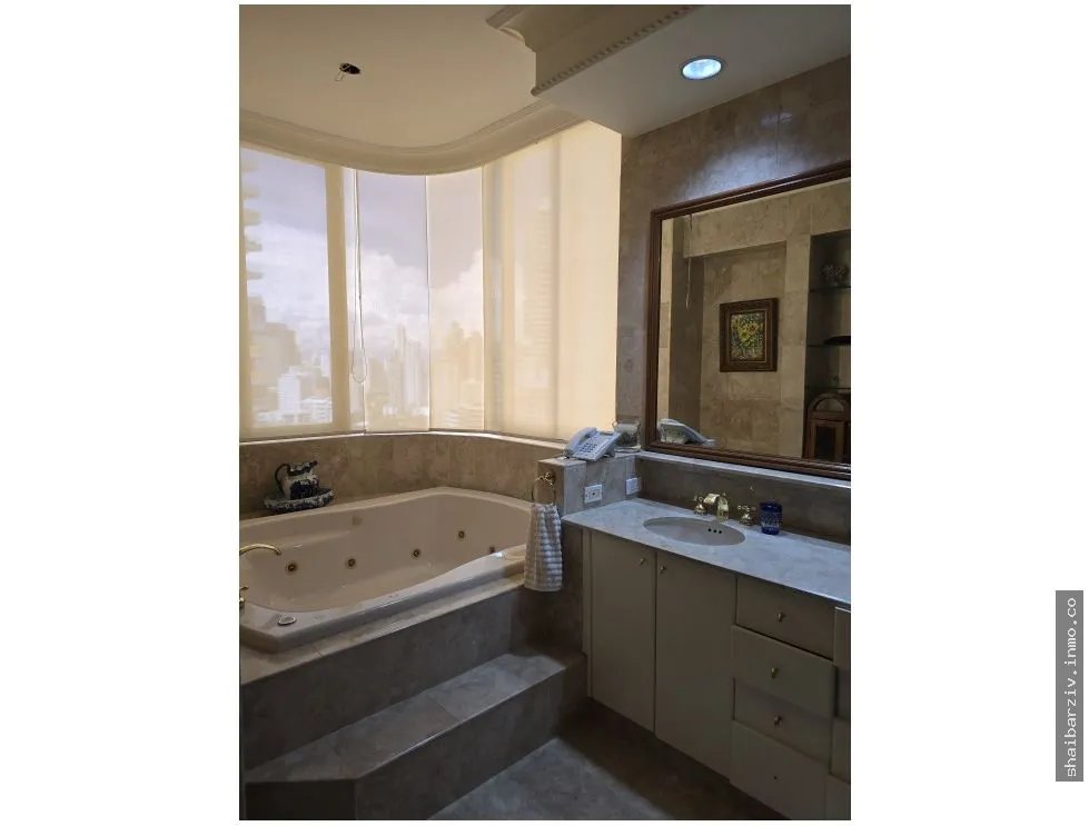 BEAUTIFUL APARTMENT FOR SALE IN PH MIRAGE, PUNTA PAITILLA