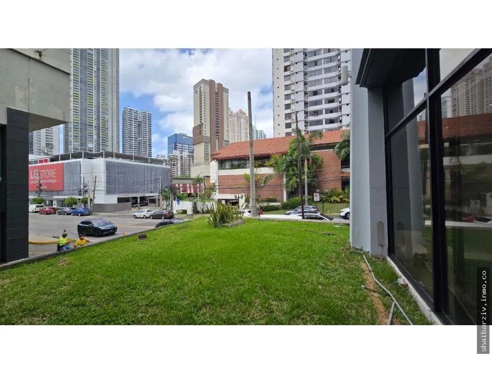 COMMERCIAL SPACE FOR LEASE IN THE HEART OF CALLE 50