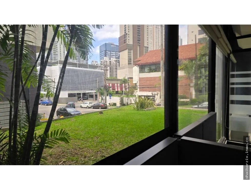 COMMERCIAL SPACE FOR LEASE IN THE HEART OF CALLE 50