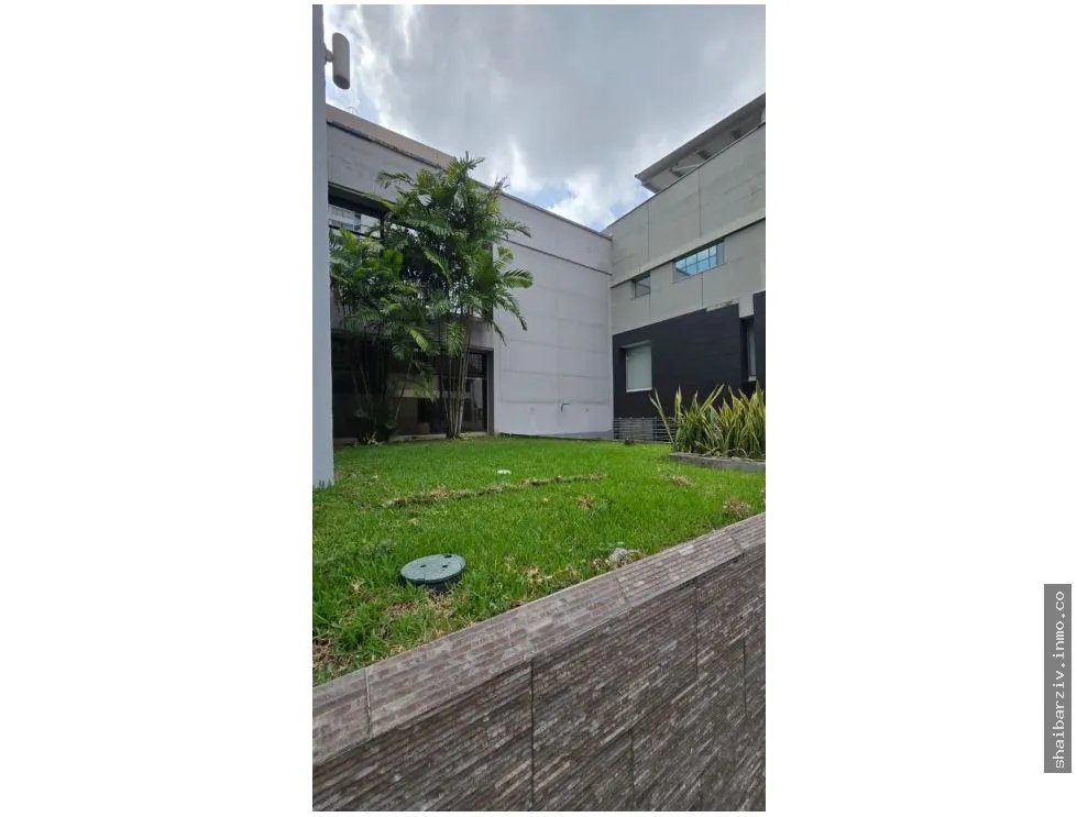 COMMERCIAL SPACE FOR LEASE IN THE HEART OF CALLE 50