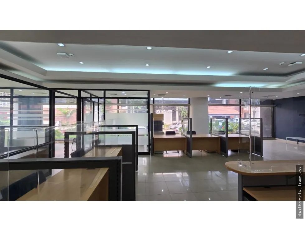COMMERCIAL SPACE FOR LEASE IN THE HEART OF CALLE 50