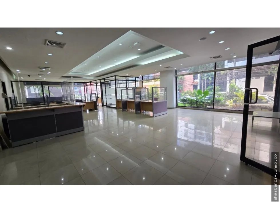 COMMERCIAL SPACE FOR LEASE IN THE HEART OF CALLE 50