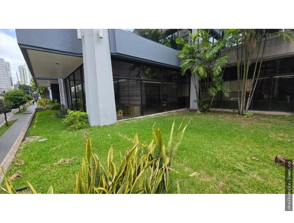 COMMERCIAL SPACE FOR LEASE IN THE HEART OF CALLE 50