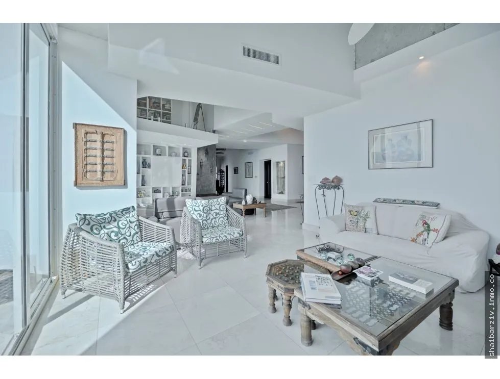 SE VENDE BELLO APARTAMENTO EN PRIMERA LÍNEA DE COSTA DEL ESTE