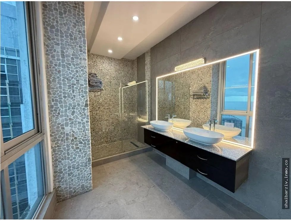 SE VENDE APARTAMENTO EN AV. BALBOA, PH MARINA PARK
