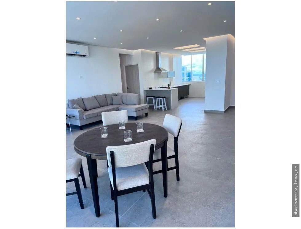 SE VENDE APARTAMENTO EN AV. BALBOA, PH MARINA PARK