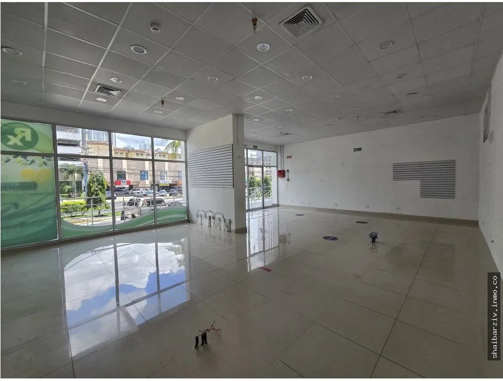 SE VENDEN DOS LOCALES COMERCIALES INTEGRADOS EN VÍA ESPAÑA