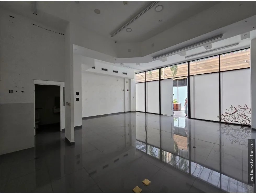 FOR LEASE: UNIT 10 AT SANTA MARÍA PLAZA