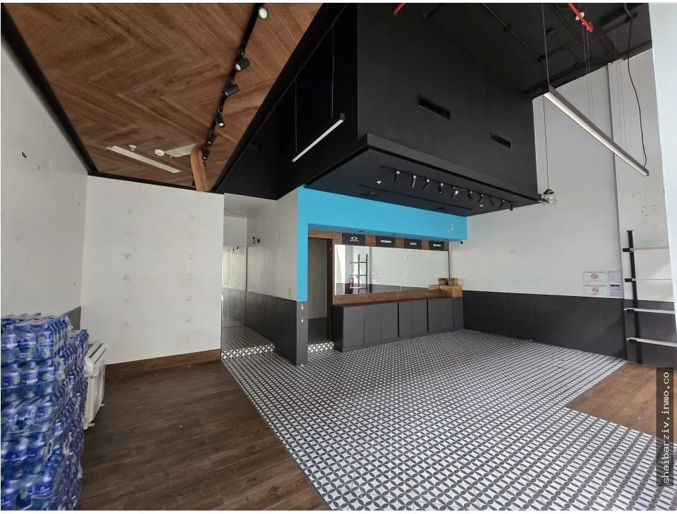 FOR LEASE: UNIT 13 AT SANTA MARÍA PLAZA