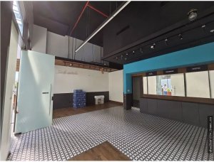 SE ALQUILA LOCAL 13 EN SANTA MARÍA PLAZA