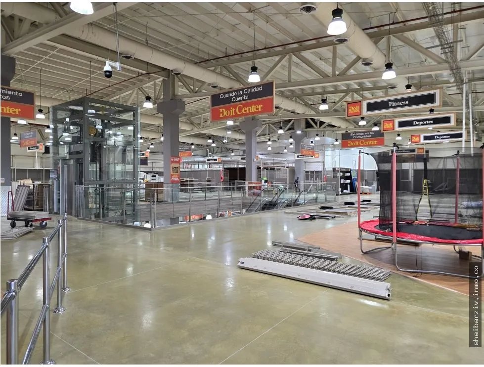 COMMERCIAL SPACE FOR RENT AT SANTA MARÍA PLAZA
