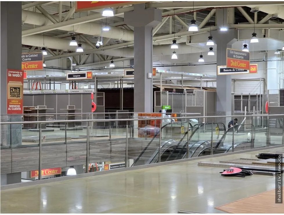 COMMERCIAL SPACE FOR RENT AT SANTA MARÍA PLAZA