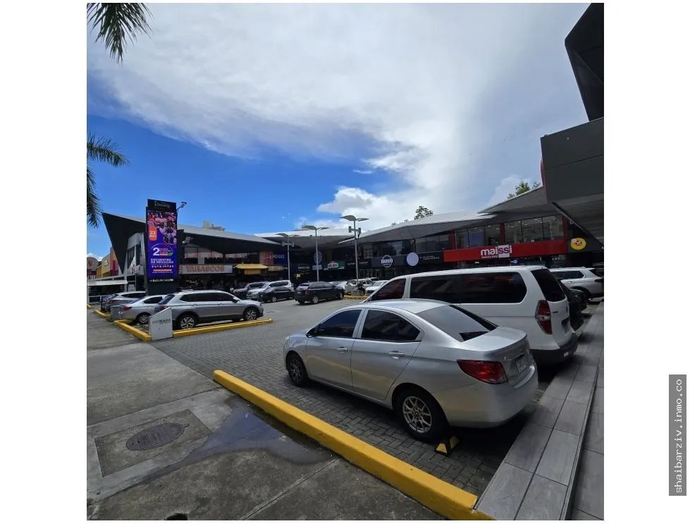SE VENDE PLAZA COMERCIAL CON GRAN POTENCIAL DE RENTABILIDAD