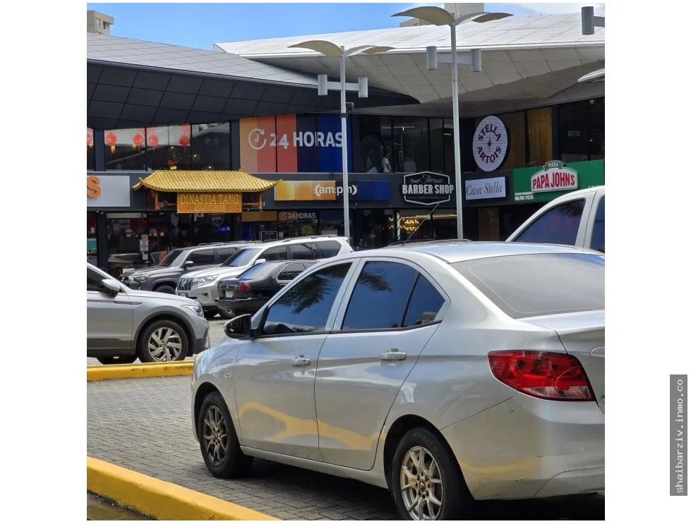 SE VENDE PLAZA COMERCIAL CON GRAN POTENCIAL DE RENTABILIDAD