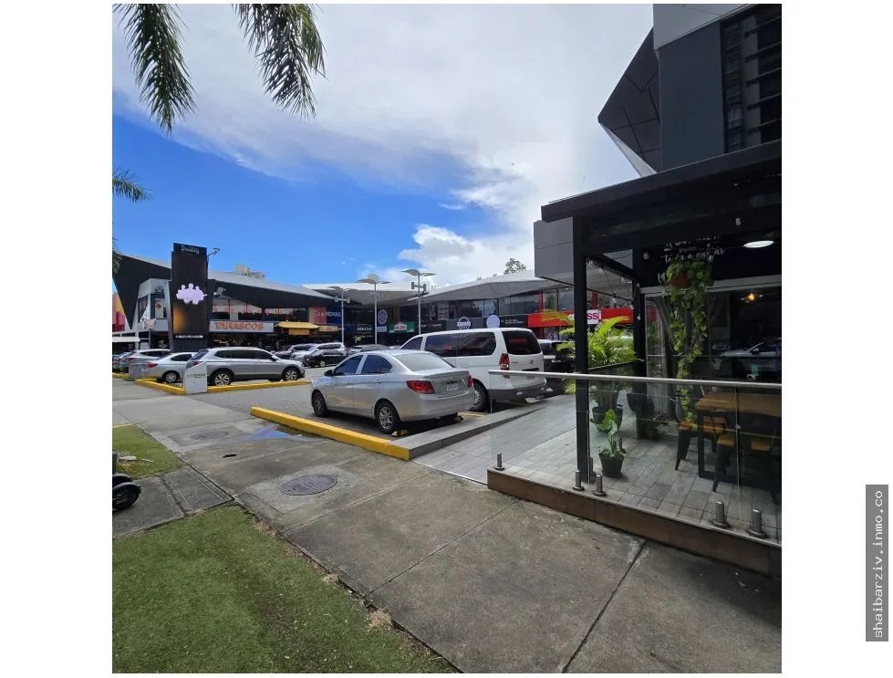 SE VENDE PLAZA COMERCIAL CON GRAN POTENCIAL DE RENTABILIDAD