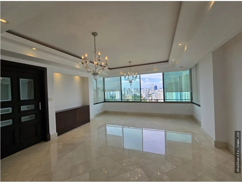 Penthouse en PH Golf Tower – Exclusividad y Confort en Altos del Golf