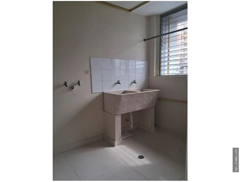 SE VENDE APARTAMENTO DE 183 m² EN BELLA VISTA - TOWER ONE