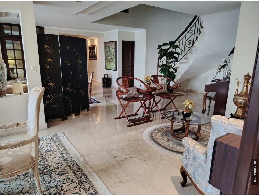 SE VENDE APARTAMENTO EN SAN FRANCISCO - PH PLAZA REAL