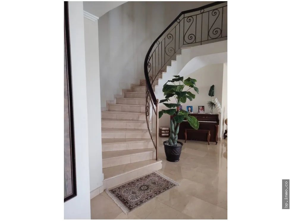 SE VENDE APARTAMENTO EN SAN FRANCISCO - PH PLAZA REAL
